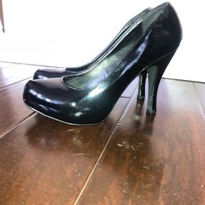 Black patent leather pumps